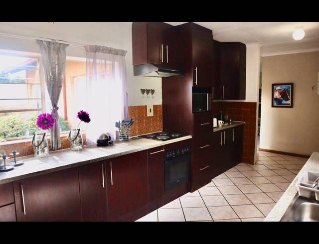 3 BEDROOM HOUSE FOR SALE IN BRACKENHURST